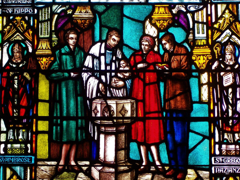 Stained_glass_window_depicting_Episcopal_baptism