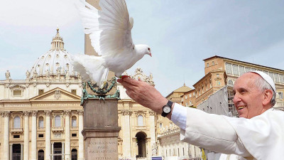 Pope_Francis-with-Dove-CO-Image