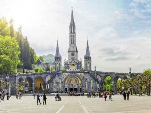 lourdes-esplanade